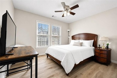 Elegant and spacious 5-bedroom, 2.5-bath residence located in a - photo 34