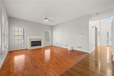 Elegant and spacious 5-bedroom, 2.5-bath residence located in a - photo 35