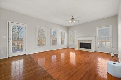 Elegant and spacious 5-bedroom, 2.5-bath residence located in a - photo 37