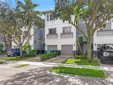 (private lake, pond, creek) Townhome/Townhouse For Sale in Fort Lauderdale Florida