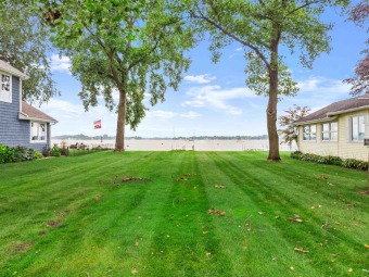 Lake Wawasee Home For Sale in Syracuse Indiana