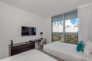 Motivated seller - bring offers! Fully furnished and turnkey - photo 13