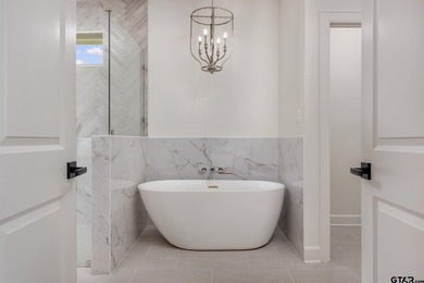 Welcome to this gorgeous 4-bedroom, 3.5-bath home perfectly - photo 18