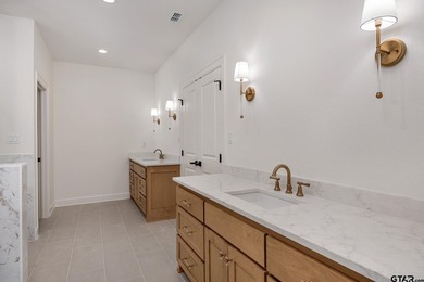 Welcome to this gorgeous 4-bedroom, 3.5-bath home perfectly - photo 20