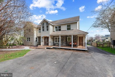 Welcome to this HIDDEN GEM of Anne Arundle County. Fully - photo 2