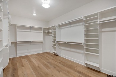 Welcome to this gorgeous 4-bedroom, 3.5-bath home perfectly - photo 23