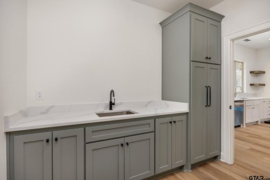 Welcome to this gorgeous 4-bedroom, 3.5-bath home perfectly - photo 24