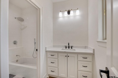 Welcome to this gorgeous 4-bedroom, 3.5-bath home perfectly - photo 27