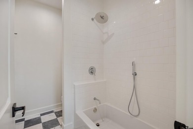 Welcome to this gorgeous 4-bedroom, 3.5-bath home perfectly - photo 28