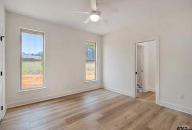 Welcome to this gorgeous 4-bedroom, 3.5-bath home perfectly - photo 29