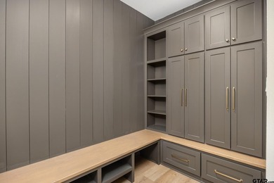 Welcome to this gorgeous 4-bedroom, 3.5-bath home perfectly - photo 32