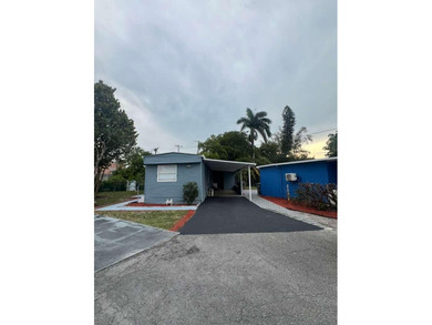 Charming Mobile Home in a community for all ages in Palm Beach - photo 2
