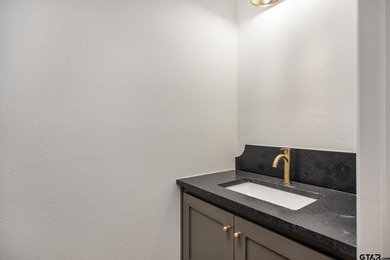 Welcome to this gorgeous 4-bedroom, 3.5-bath home perfectly - photo 33