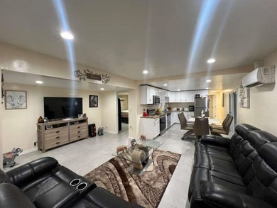 Charming Mobile Home in a community for all ages in Palm Beach - photo 4