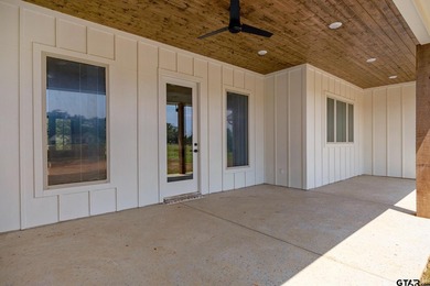 Welcome to this gorgeous 4-bedroom, 3.5-bath home perfectly - photo 35