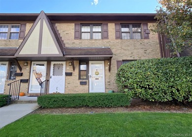 (private lake, pond, coastal) Condo Sale Pending in Copiague New York