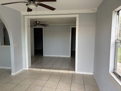 A single family two Bedrroms 1 bath house loated in a general - photo 2