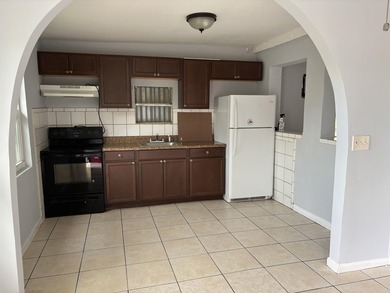 A single family two Bedrroms 1 bath house loated in a general - photo 5