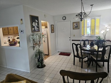 Beautiful BAHAMAS STYLE, 1BD/1.5BA ground-floor condo in a - photo 3