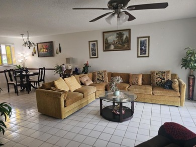 Beautiful BAHAMAS STYLE, 1BD/1.5BA ground-floor condo in a - photo 4