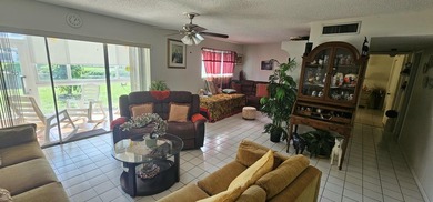Beautiful BAHAMAS STYLE, 1BD/1.5BA ground-floor condo in a - photo 5
