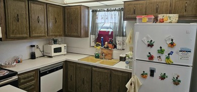 Beautiful BAHAMAS STYLE, 1BD/1.5BA ground-floor condo in a - photo 6