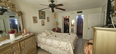 Beautiful BAHAMAS STYLE, 1BD/1.5BA ground-floor condo in a - photo 9