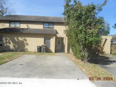 Opportunity to own a 3 large 3 bedroom 2 bath home. Excellent - photo 1