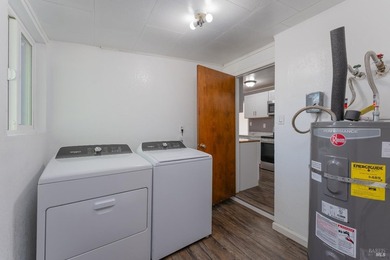 Updated 3 bed, 2 bath home offering approximately 1,400 sq ft on - photo 15