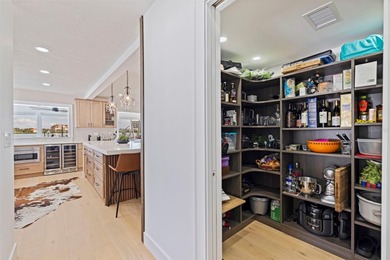 Welcome to this amazing waterfront home featuring 3 bedrooms, 2 - photo 20