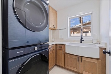 Welcome to this amazing waterfront home featuring 3 bedrooms, 2 - photo 21