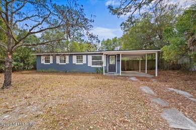Remodeled kitchen and bathroom makes this cozy home a move in - photo 1
