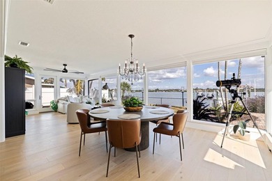 Welcome to this amazing waterfront home featuring 3 bedrooms, 2 - photo 22