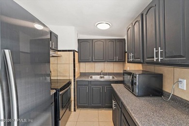 Remodeled kitchen and bathroom makes this cozy home a move in - photo 5