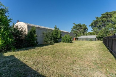 Updated 3 bed, 2 bath home offering approximately 1,400 sq ft on - photo 26