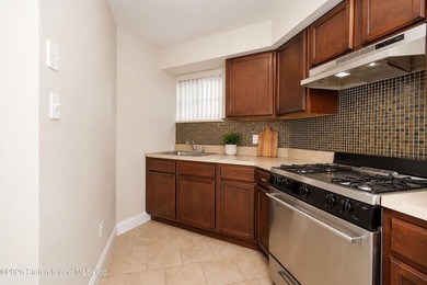 Welcome to 7 Bogota St - Beautiful legal 2 family detached - photo 27