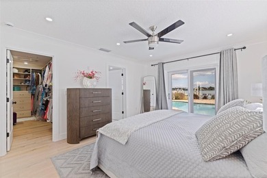 Welcome to this amazing waterfront home featuring 3 bedrooms, 2 - photo 29
