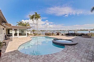 Welcome to this amazing waterfront home featuring 3 bedrooms, 2 - photo 36