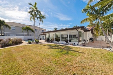 Welcome to this amazing waterfront home featuring 3 bedrooms, 2 - photo 39