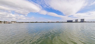 Welcome to this amazing waterfront home featuring 3 bedrooms, 2 - photo 41
