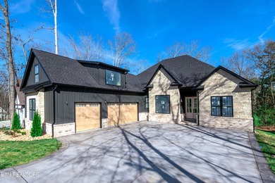 Nestled in a forested enclave, this 3,080 sq ft luxury home - photo 2