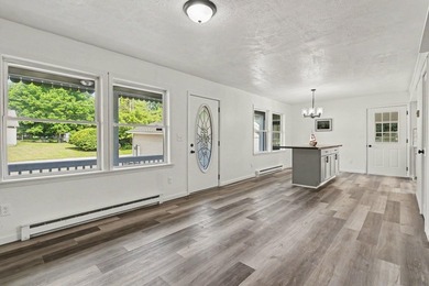 Welcome to your dream lake retreat on beautiful Van Auken Lake! - photo 4