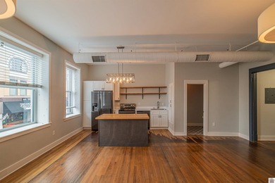 Allows ! Condo unit 3 is a beautifully renovated 2 bedroom, 1.5 - photo 5