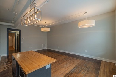 Allows ! Condo unit 3 is a beautifully renovated 2 bedroom, 1.5 - photo 10