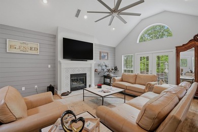 Looking for lots of space while still enjoying all the amenities - photo 9