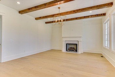 Welcome to this stunning Modern English Cottage with lake access - photo 12