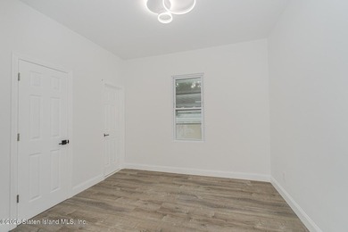 Fully gut-renovated from top to bottom within the last two years - photo 12