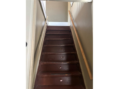 Cute 2 Bedroom Colonial with full bath on the 1st floor - eat-in - photo 13