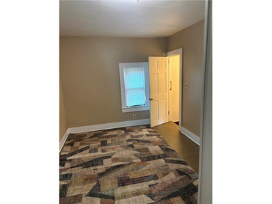 Cute 2 Bedroom Colonial with full bath on the 1st floor - eat-in - photo 14