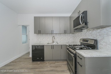 Fully gut-renovated from top to bottom within the last two years - photo 16